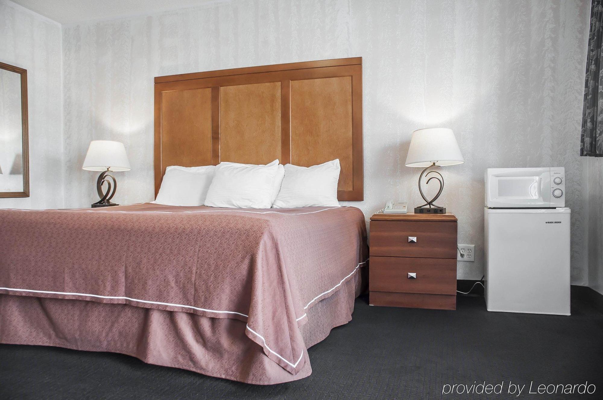 Castle Inn & Suites Ниагарски водопад Екстериор снимка