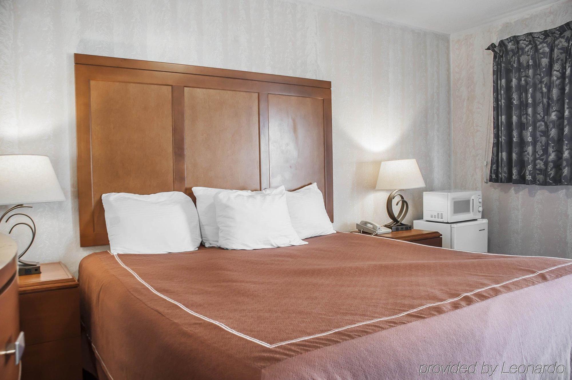 Castle Inn & Suites Ниагарски водопад Екстериор снимка