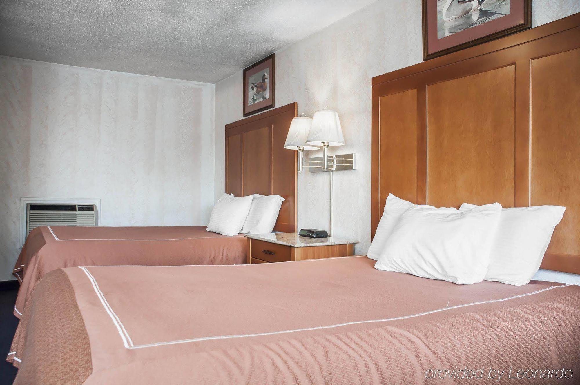 Castle Inn & Suites Ниагарски водопад Екстериор снимка