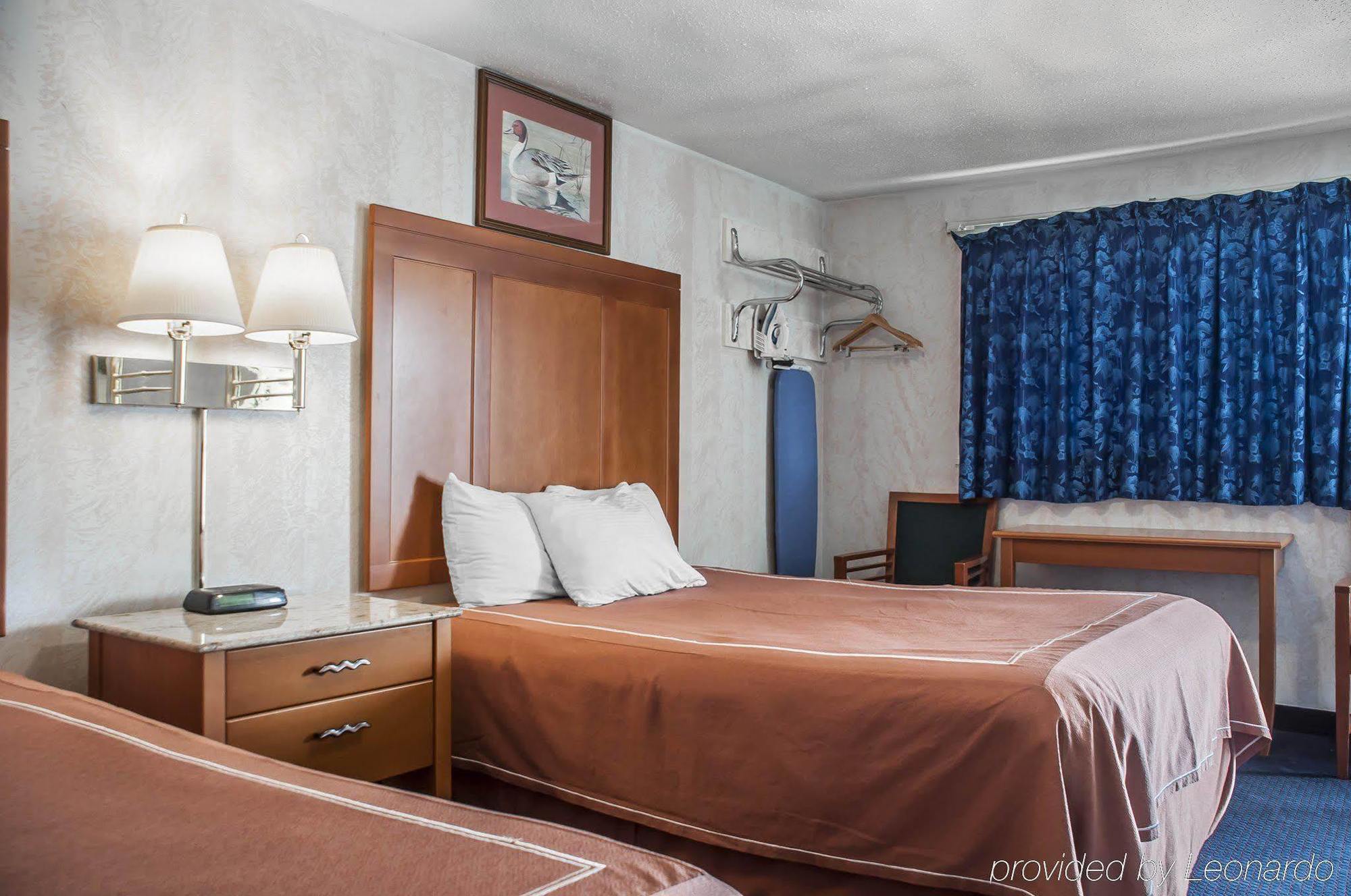 Castle Inn & Suites Ниагарски водопад Екстериор снимка