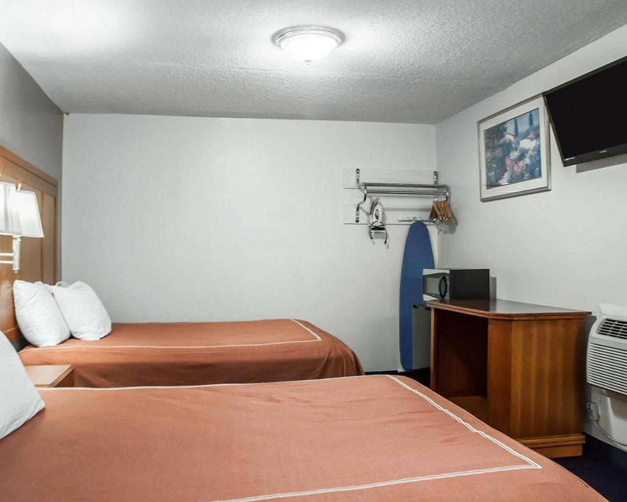 Castle Inn & Suites Ниагарски водопад Екстериор снимка